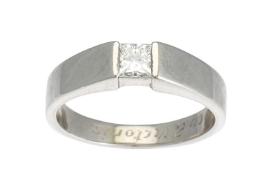 Lot 327 - A PRINCESS CUT DIAMOND RING, tension set,...