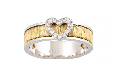 Lot 320 - A DIAMOND CLUSTER RING, mounted in 18ct white...