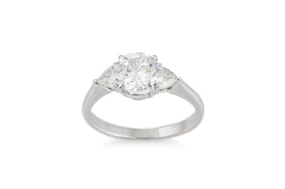 Lot 157 - A DIAMOND SOLITAIRE RING, the brilliant cut...