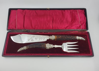Lot 455 - AN ANTIQUE SILVER PLATED HORN LADLED TWO PIECE...