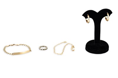 Lot 59 - A COLLECTION OF 9CT GOLD JEWELLERY, bracelet,...