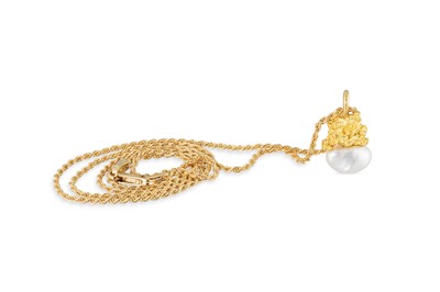 Lot 60 - AN 18CT GOLD CHAIN, suspending a 22ct nugget...