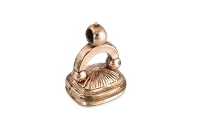 Lot 29 - A 19TH CENTURY PINCHBACK FOB SEAL, set with...