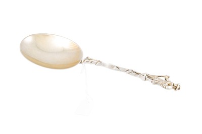 Lot 503 - AN EDWARDIAN ENGLISH SILVER SERVING SPOON,...