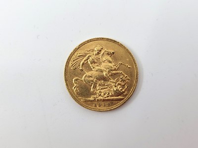 Lot 428 - A 1912 FULL SOVEREIGN ENGLISH GOLD COIN, 22 ct,...