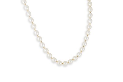 Lot 147 - A TIFFANY & CO SINGLE ROW CULTURED PEARL...