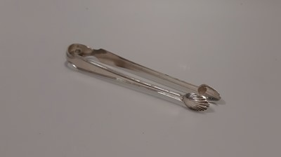 Lot 468 - A GEORGE III IRISH SILVER SUGAR TONGS, with...