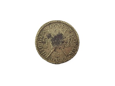 Lot 425 - A 1689 IRISH JAMES II GUN MONEY LARGE HALF...