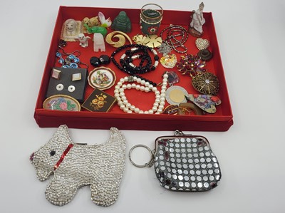 Lot 504 - AN ASSORTED COLLECTION OF COSTUME JEWELLERY,...