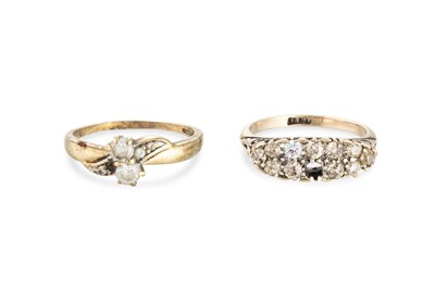 Lot 177 - AN 18CT GOLD STONE SET RING, 3.5 g., size P,...