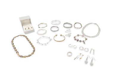 Lot 362 - A COLLECTION OF SILVER JEWELLERY, items to...