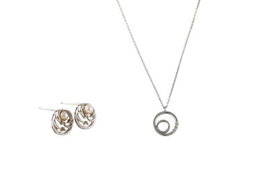 Lot 401 - A 9CT WHITE GOLD PENDANT, together with a 18ct...