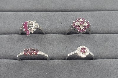 Lot 17 - FOUR GEMSTONE AND DIAMOND SET RINGS, three...
