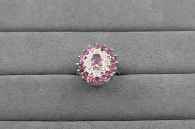 Lot 19 - A GEMSTONE AND DIAMOND SET CLUSTER RING,...