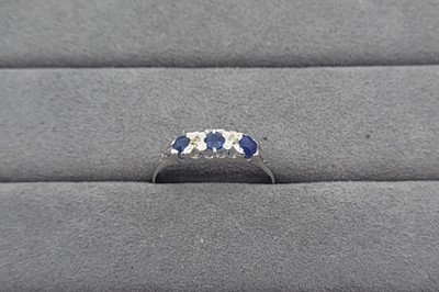 Lot 25 - A SAPPHIRE AND DIAMOND FIVE STONE RING....