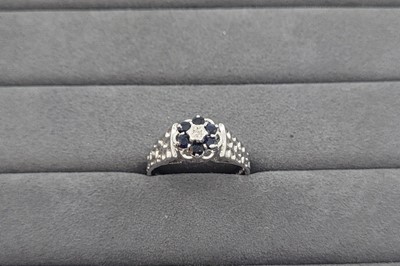 Lot 43 - A SAPPHIRE AND DIAMOND DAISY STYLE CLUSTER...