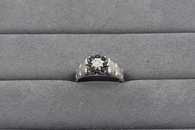 Lot 46 - A SAPPHIRE AND DIAMOND DAISY STYLE CLUSTER...