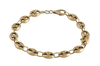 Lot 38 - AN 18CT YELLOW GOLD MARINE LINK BRACELET, 11 g.