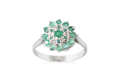 Lot 84 - AN EMERALD AND STONESET CLUSTER RING, the...