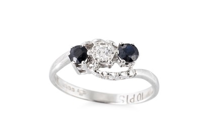 Lot 100 - A SAPPHIRE AND DIAMOND THREE STONE, of cross...