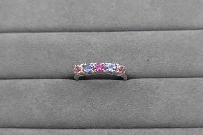 Lot 106 - A PINK SAPPHIRE AND TANZANITE FIVE STONE RING,...