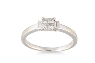 Lot 301 - A DIAMOND CLUSTER RING, the princess cut...