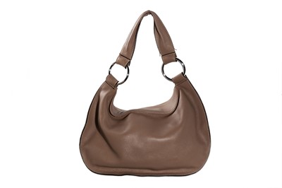Lot 569 - A 'SEQUOIA' BEIGE LEATHER HOBO STYLE HAND BAG,...