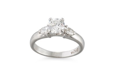 Lot 277 - A DIAMOND SOLITAIRE RING, the brilliant cut...