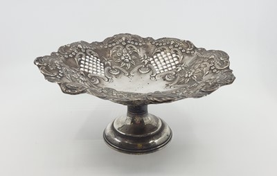 Lot 476 - AN EDWARDIAN STERLING SILVER OPEN WORK DISH,...