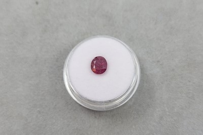 Lot 112 - A LOOSE OVAL CUT RUBY, the oval ruby in packet....