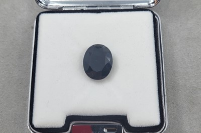 Lot 115 - A LOOSE OVAL SAPPHIRE, the oval cut sapphire...