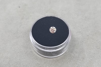 Lot 119 - A LOOSE ROUND BRILLIANT CUT DIAMOND, the round...