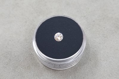 Lot 120 - A LOOSE ROUND BRILLIANT CUT DIAMOND, the round...