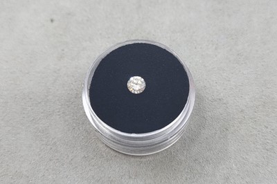 Lot 121 - A LOOSE ROUND BRILLIANT CUT DIAMOND, the round...