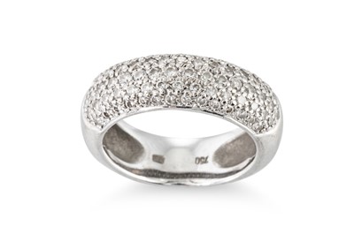 Lot 78 - A DIAMOND SET RING, set with pavé set diamonds,...