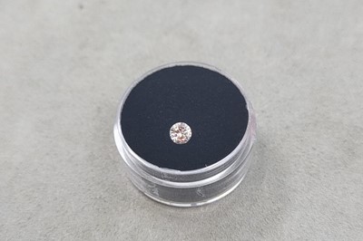 Lot 125 - A LOOSE ROUND BRILLIANT CUT DIAMOND, the round...