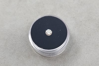 Lot 127 - A LOOSE ROUND BRILLIANT CUT DIAMOND, the round...