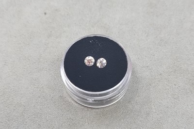 Lot 133 - TWO LOOSE ROUND BRILLIANT CUT DIAMONDS, the...