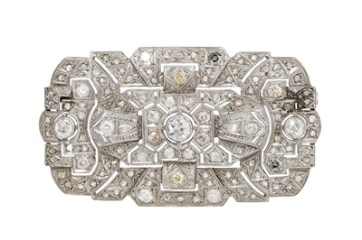 Lot 100 - AN ANTIQUE DIAMOND SET PLAQUE BROOCH, of...