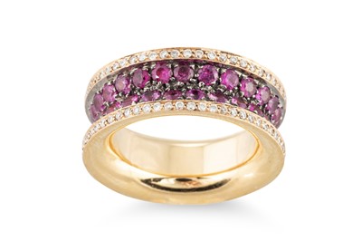 Lot 53 - A PINK SAPPHIRE AND DIAMOND ETERNITY RING,...