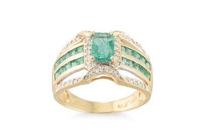 Lot 55 - AN EMERALD AND DIAMOND RING, the rectangular...