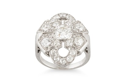 Lot 183 - A DIAMOND PLAQUE STYLE CLUSTER RING, the...