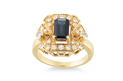 Lot 185 - A SAPPHIRE AND DIAMOND CLUSTER RING,...
