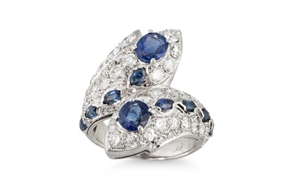 Lot 197 - A SAPPHIRE AND DIAMOND SET CROSS OVER CLUSTER...