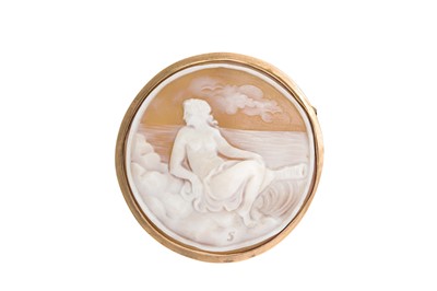 Lot 59 - A CIRCULAR SHELL CAMEO BROOCH, 9ct gold framed,...