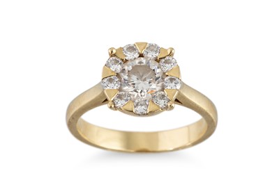 Lot 347 - A DIAMOND CLUSTER RING, mounted in yellow gold....