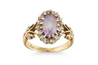 Lot 41 - AN ANTIQUE AMETHYST AND DIAMOND CLUSTER RING,...