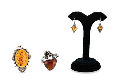 Lot 44 - A COLLECTION OF CONTEMPORARY SILVER JEWELLERY,...