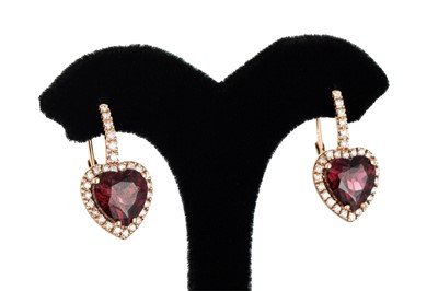 Lot 318 - A PAIR OF GARNET & DIAMOND CLUSTER DROP...
