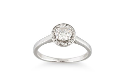 Lot 171 - A DIAMOND SOLITAIRE RING, the round brilliant...
